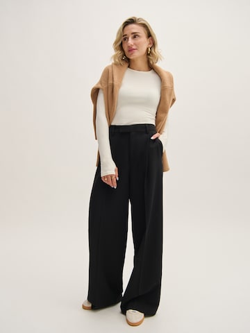Tatiana Zidekova Wide leg Pleat-Front Pants in Black