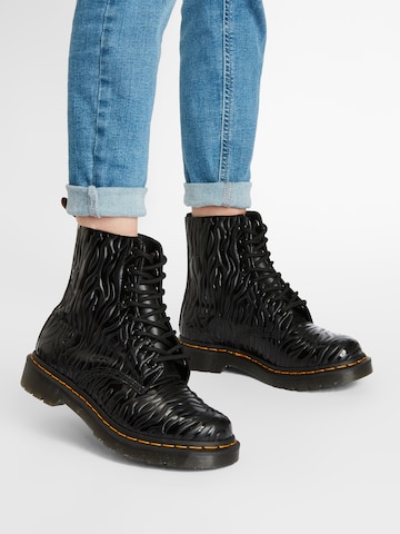 Boots stringati 'Pascal' di Dr. Martens in nero: frontale