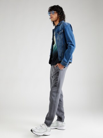 HOLLISTER Tapered Trousers in Grey