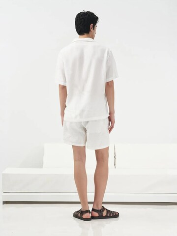 Coupe regular Chemise Giesto en blanc
