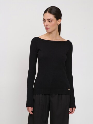 Influencer Sweater in Black: front