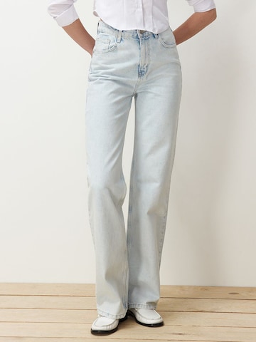 Trendyol - regular Vaquero en azul: frente