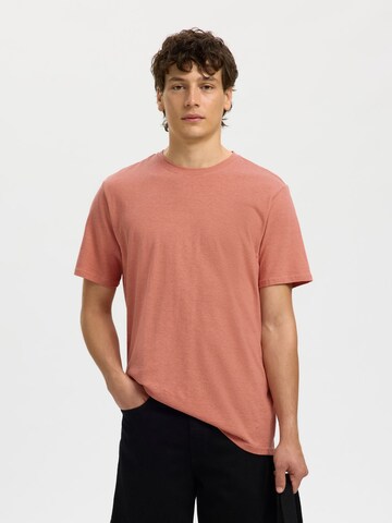 T-Shirt 'SLHAdam' SELECTED en rouge : devant