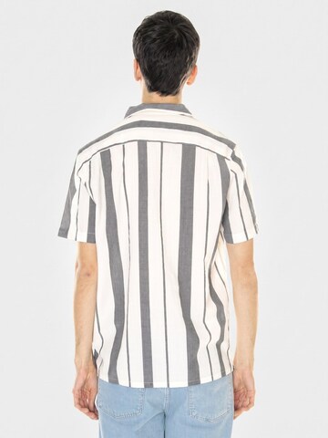 FARAH Comfort fit Button Up Shirt 'Adler' in White