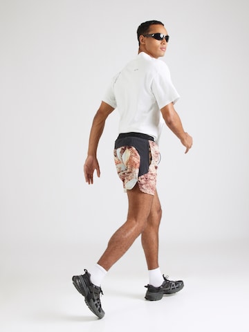 Regular Pantaloni sport de la NIKE pe bej