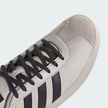 Chaussure de sport 'Audi F1 Team VL Court' ADIDAS PERFORMANCE en blanc