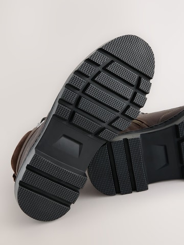 Next - Botas con cordones en marrón