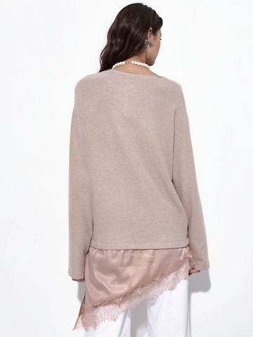 Pullover di Busem in beige