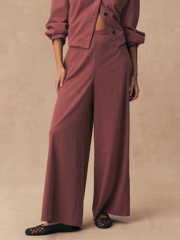 Wide Leg Pantalon à plis Next en marron : devant