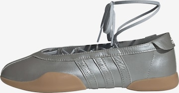 Ballerina con cinturino 'Taekwondo Mei' di ADIDAS ORIGINALS in argento: frontale