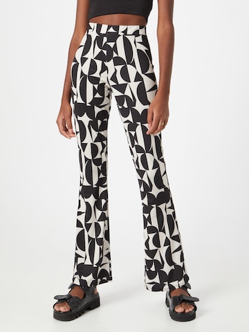 évasé Pantalon River Island en noir : devant