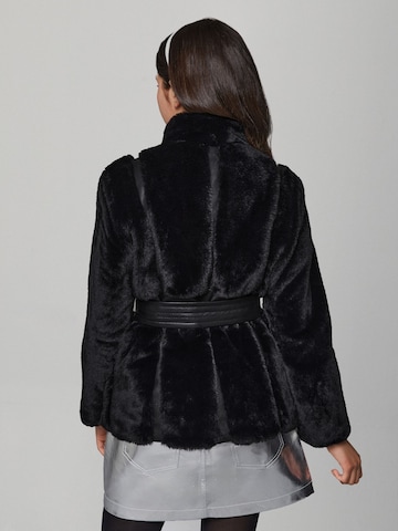 Lipsy Jacke in Schwarz