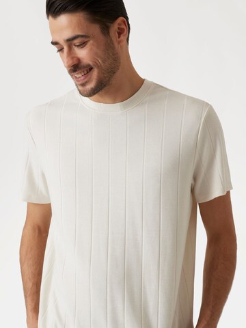 GUESS Sweater in White