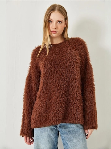 Pull-over oversize Bianco Lucci en marron : devant