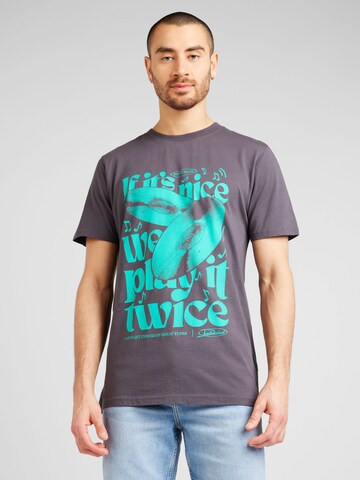 T-Shirt 'Stockholm Play It Twice' DEDICATED. en gris : devant