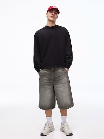 Bershka Široke hlačnice Kavbojke | siva barva