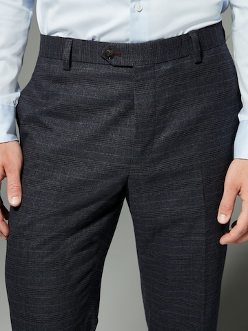 regular Pantaloni con piega frontale di Next in blu