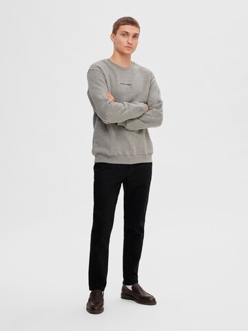 SELECTED Sweatshirt 'Hankie' in Grau