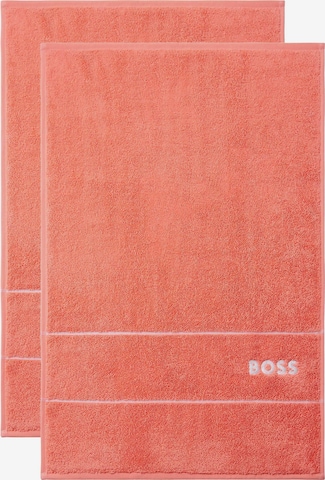 BOSS Home Set 'PLAIN' in Red: front