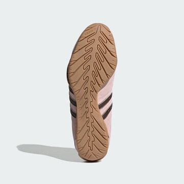 ADIDAS ORIGINALS Низкие кроссовки 'Adiracer' в Ярко-розовый