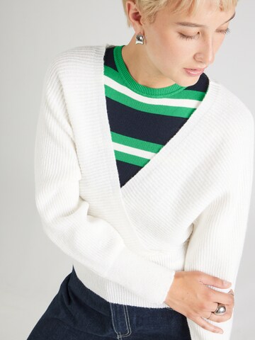 Pullover 'Joaline' di ABOUT YOU in bianco