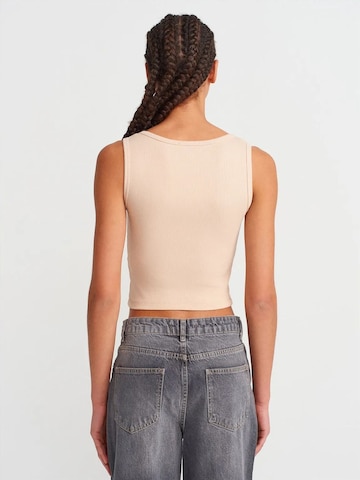 Top di Dilvin in beige