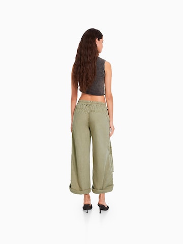 Loosefit Pantalon cargo Bershka en vert