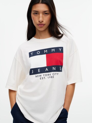 Tricou de la Tommy Jeans pe alb