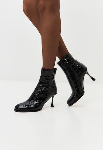 CESARE GASPARI Bootie in Black