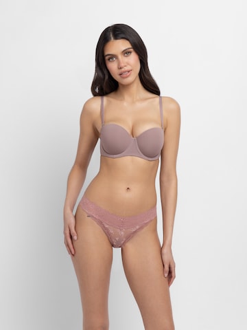 String di Dorina in beige