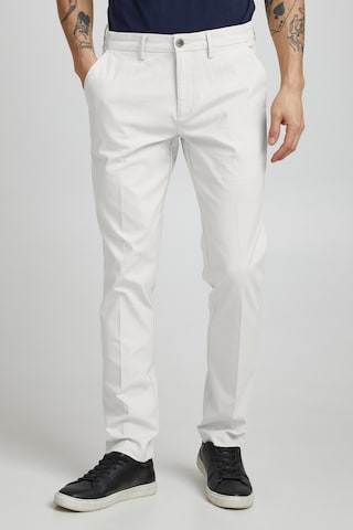 Coupe slim Pantalon chino 'Philip 2.0' Casual Friday en blanc : devant