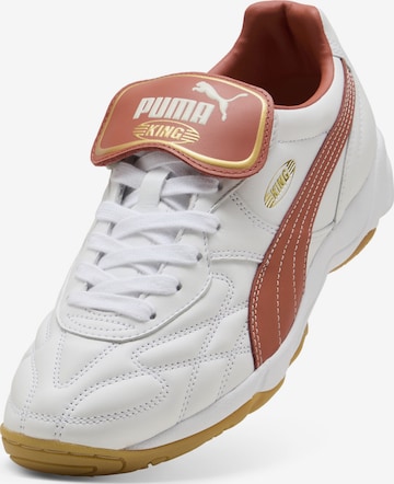 Baskets basses PUMA en blanc : devant