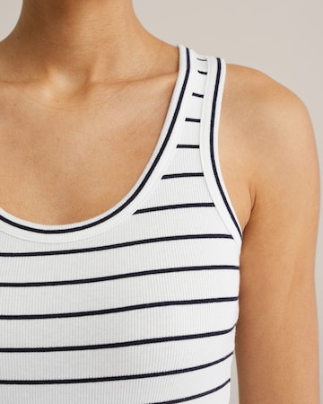 WE Fashion Top in White