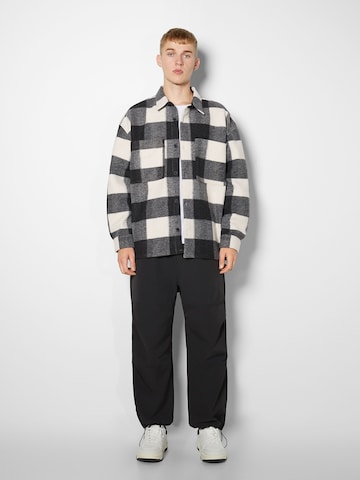 Bershka Comfort fit Button Up Shirt in Black