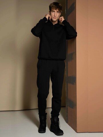 cut my fashion Tracksuit 'Paulius' in Black: front