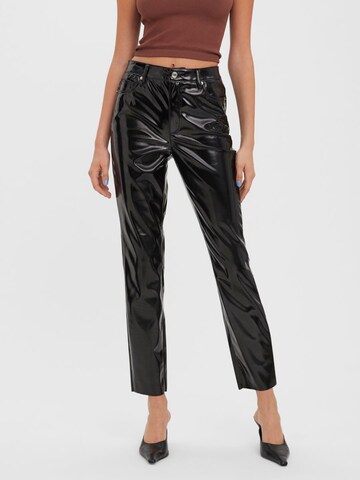 Coupe slim Pantalon 'Brenda' VERO MODA en noir : devant