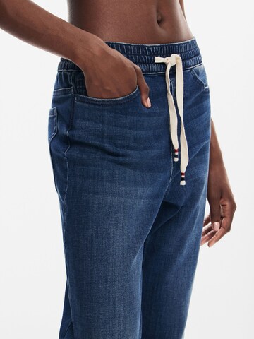 Tapered Jeans di Desigual in blu