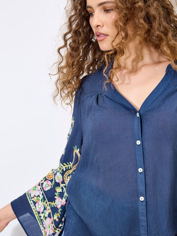 Apricot Paisley Embroidered Bell Sleeve Blouse ' ' in Blau