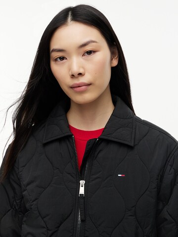 Tommy Jeans Преходно яке в черно