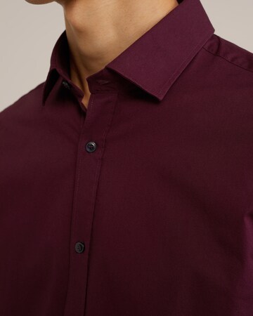 WE Fashion - Ajuste estrecho Camisa en rojo