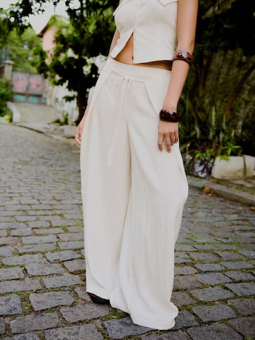 Bershka Wide leg Trousers in White