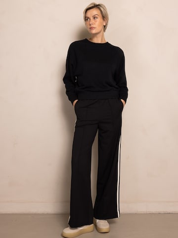Zhrill Sweatshirt 'ZHRITU'‌‌‌‌‌‌‌‌‌‌ in Schwarz