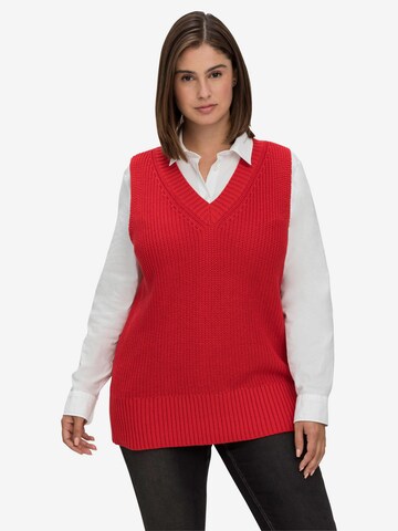 SHEEGO Knitted Vest in Red: front