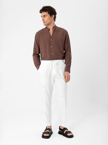 Fit confort Chemise Antioch en marron