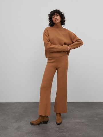 EDITED Flared Παντελόνι σε καφέ