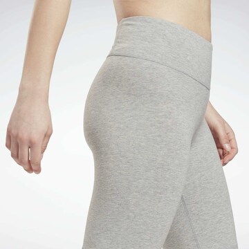 Skinny Leggings di Reebok in grigio