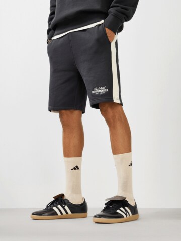 FC BAYERN MÜNCHEN Regular Pants in Black: front
