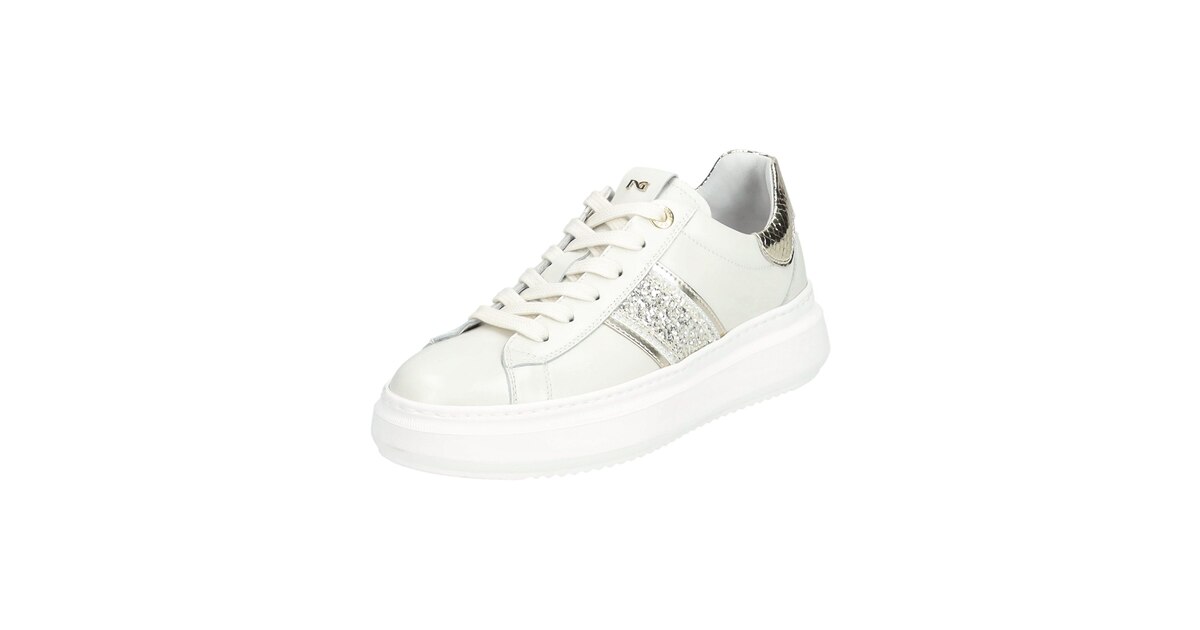 Nero Giardini sneaker Made in Italy bambina in pelle con stella borchiata Nero Giardini sneaker Made in Italy bambina in pelle con stella borchiata