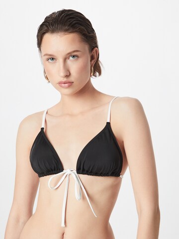 Monki Triangel Bikinitop in Schwarz: Vorderseite