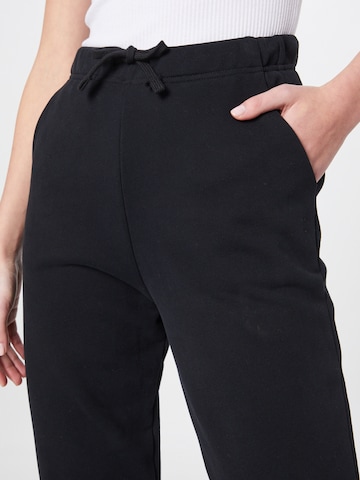 Tapered Pantaloni 'Iva' di ARMEDANGELS in nero